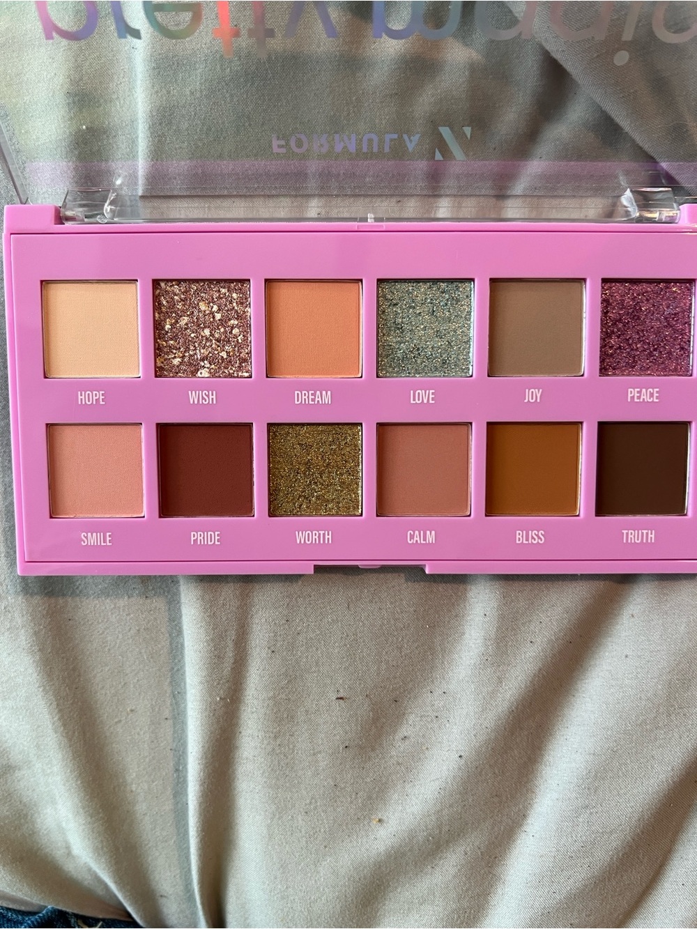 Formula Z’s-Pink Matte & Shimmer Eyeshadow Palette - Soft Pinks & Neutrals